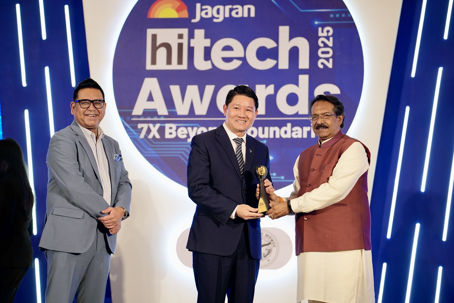 VINFAST BAGS TWO PRESTIGIOUS TITLES AT JAGRAN HI-TECH AWARDS 2025 ...