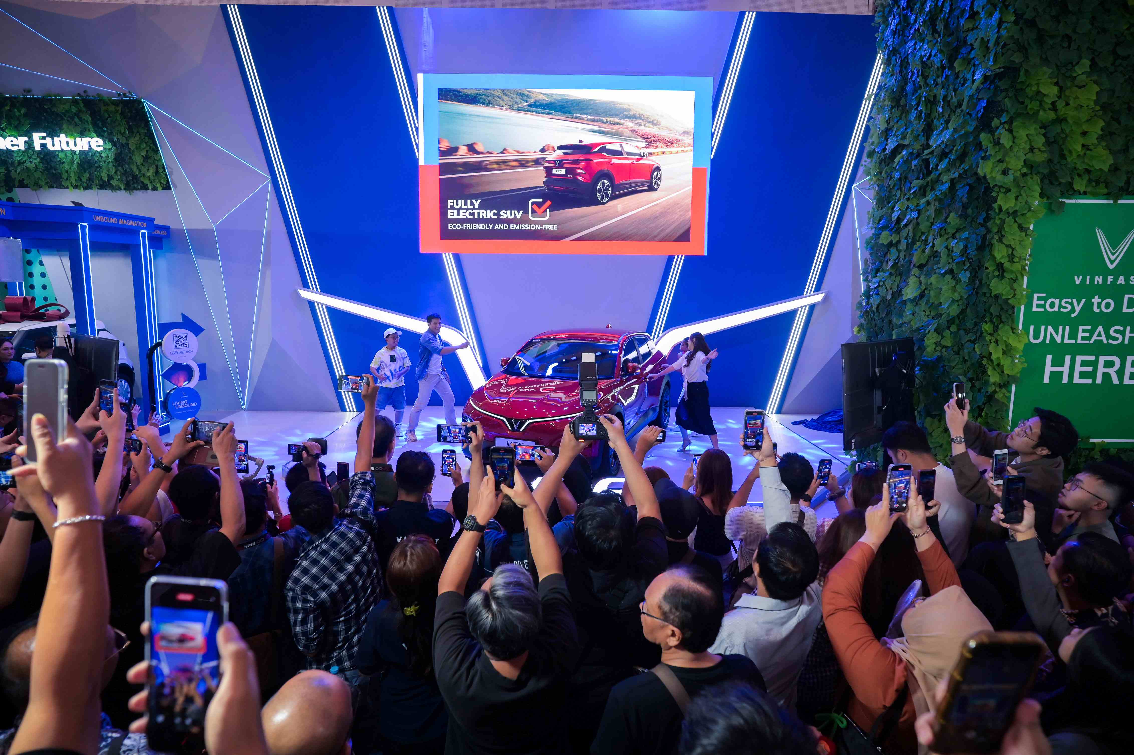 VINFAST SHOWCASES THE VF 6 RIGHT-HAND DRIVE FOR THE FIRST TIME AT IIMS