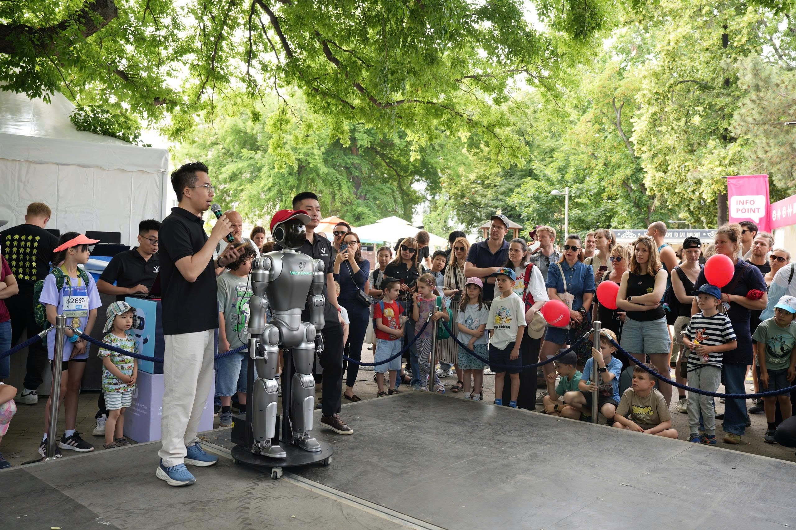 VinDynamics Debuts Dyno Humanoid Robot At ICRA And Computex 2026